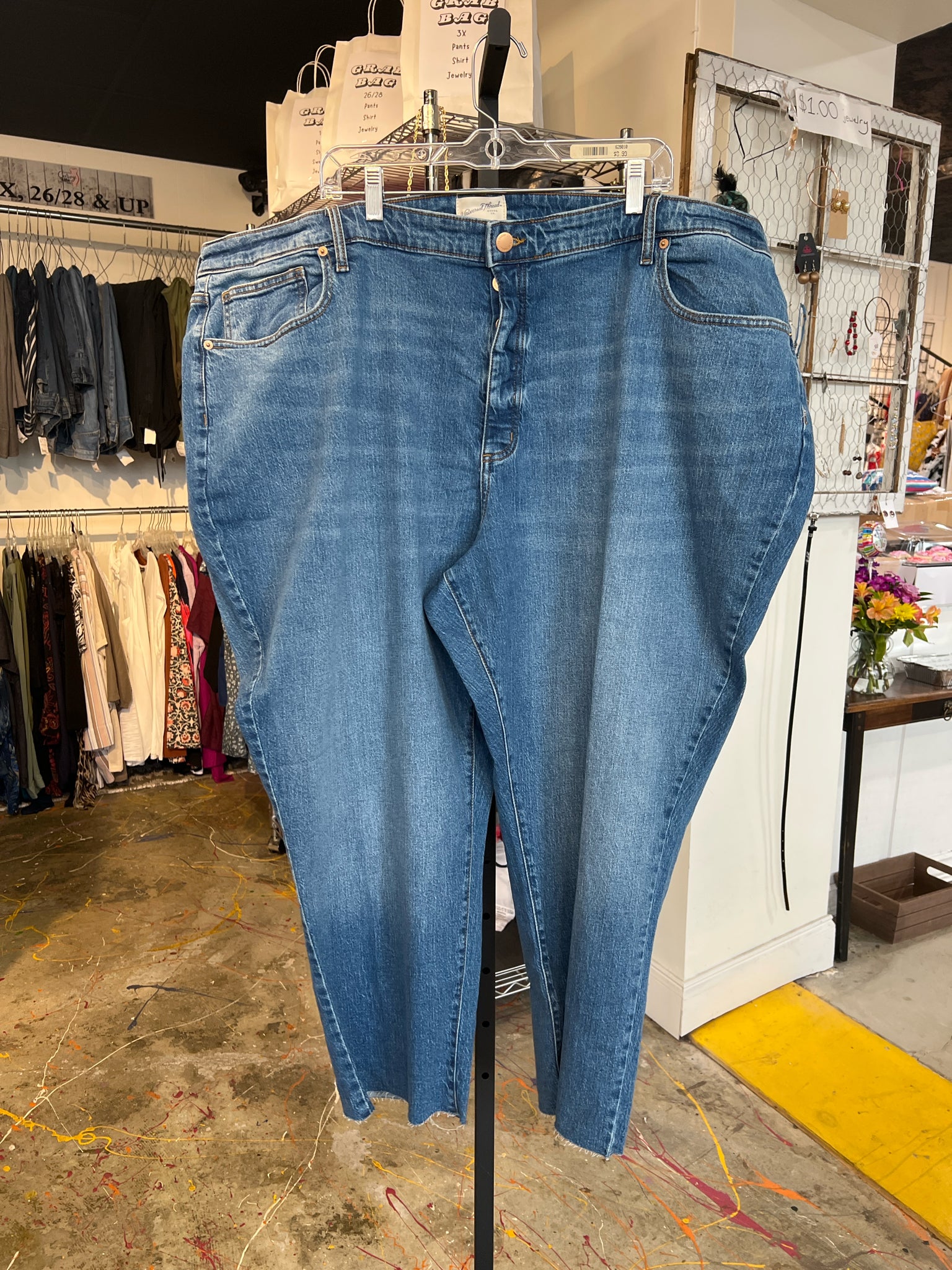 Size 30 universal threads Jeans