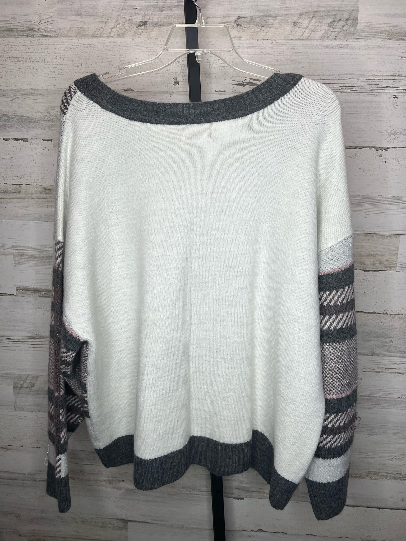 Size 2XL EVRI Sweater