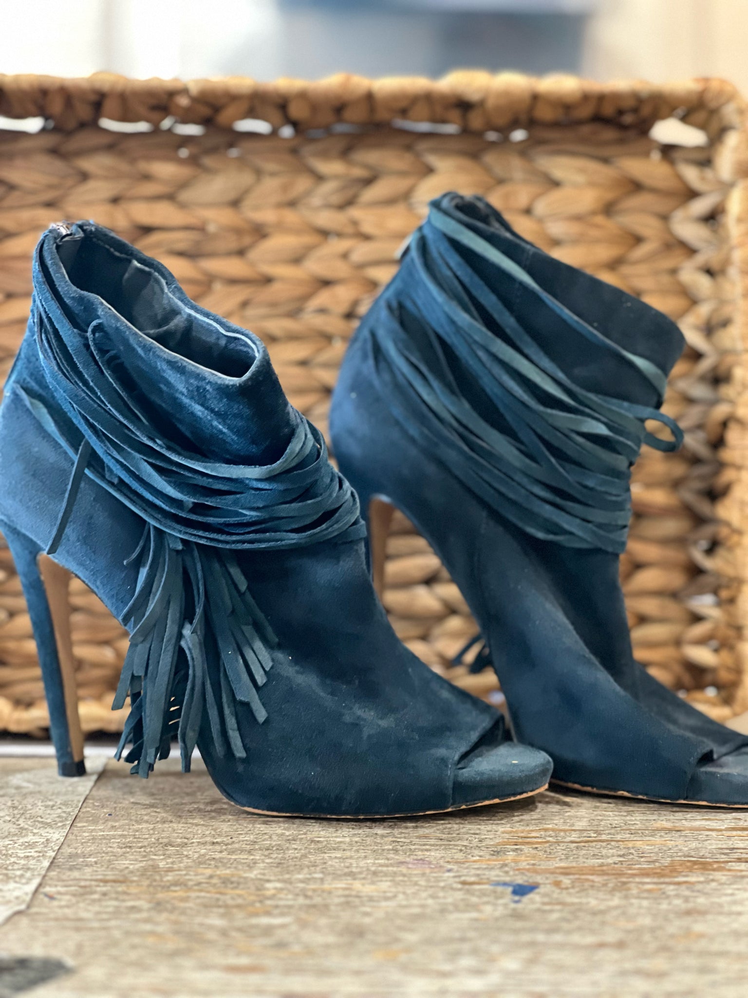 6 VINCE CAMUTO SHOES