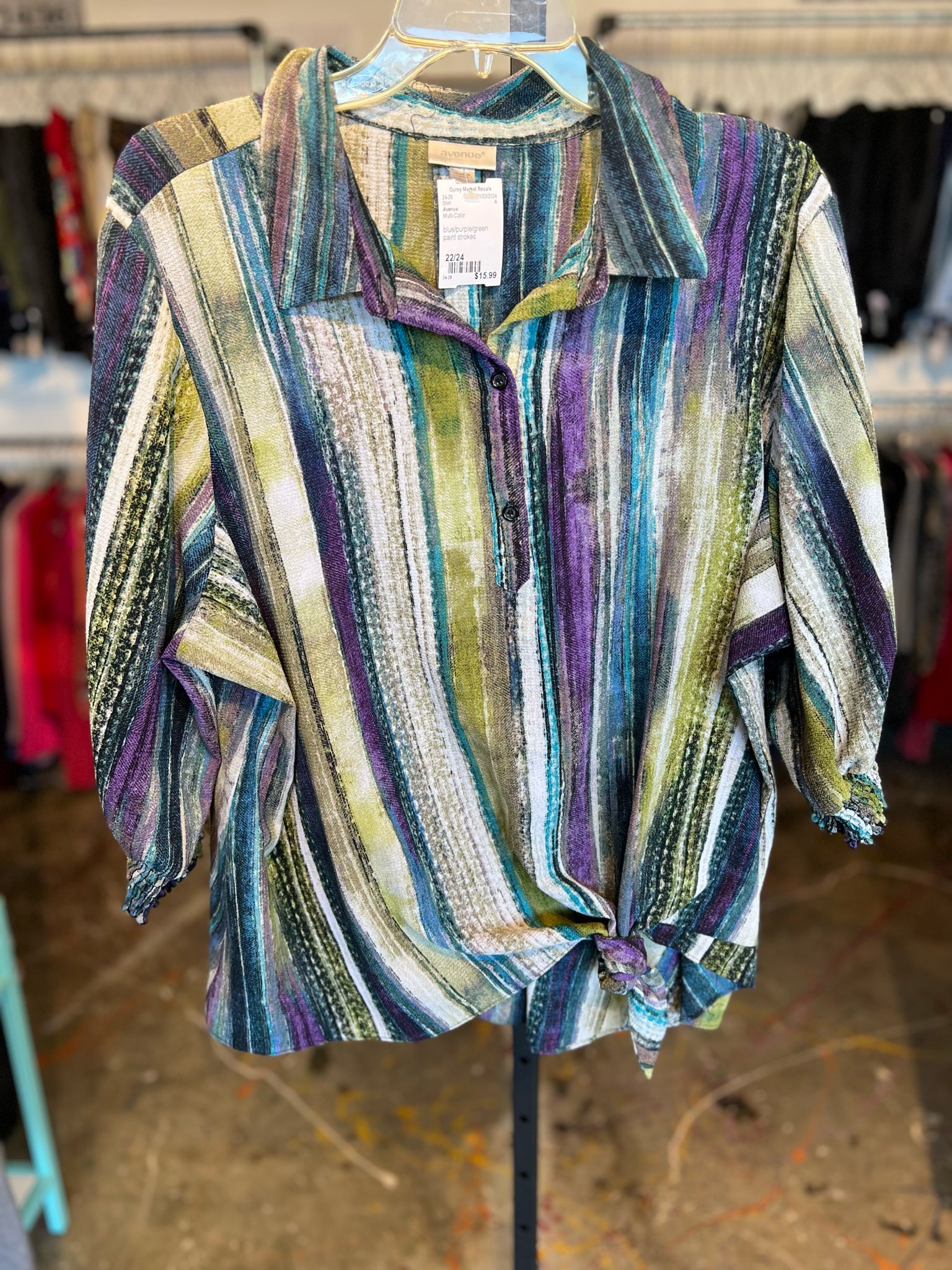 Size 22/24 Avenue Shirt